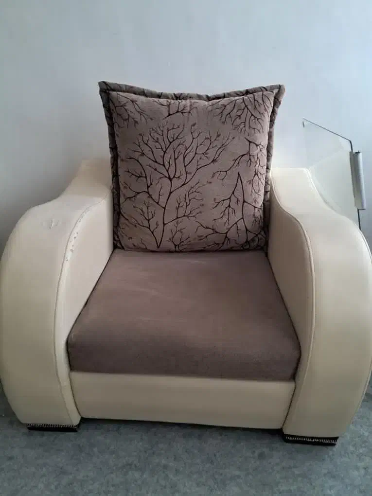 مبل راحتی سالم و مرتب|مبلمان خانگی و میز عسلی|سقز, |دیوار