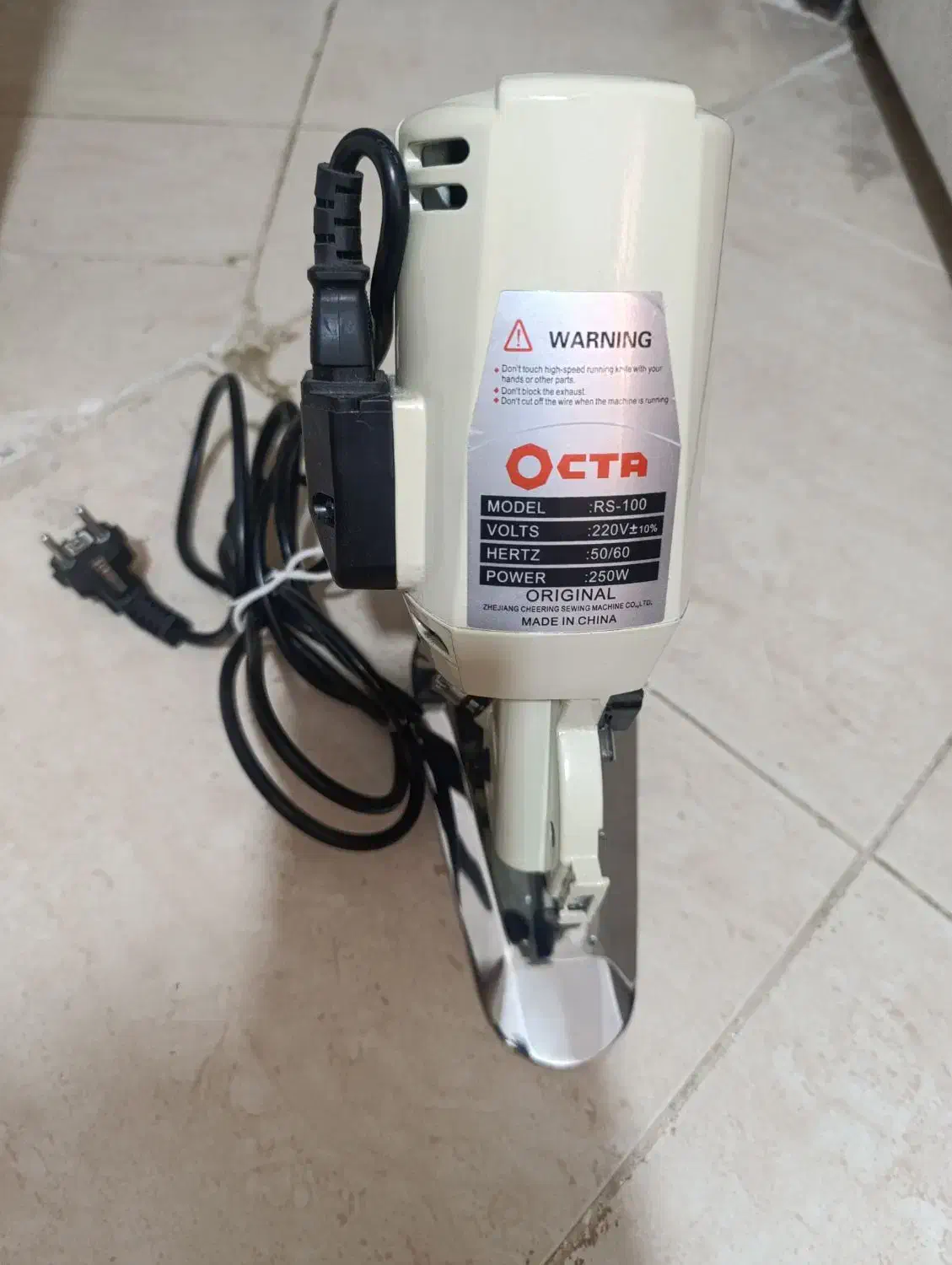 قیچی برقی اُکتا و میز برش|لوازم خیاطی و بافتنی|بندرعباس, |دیوار