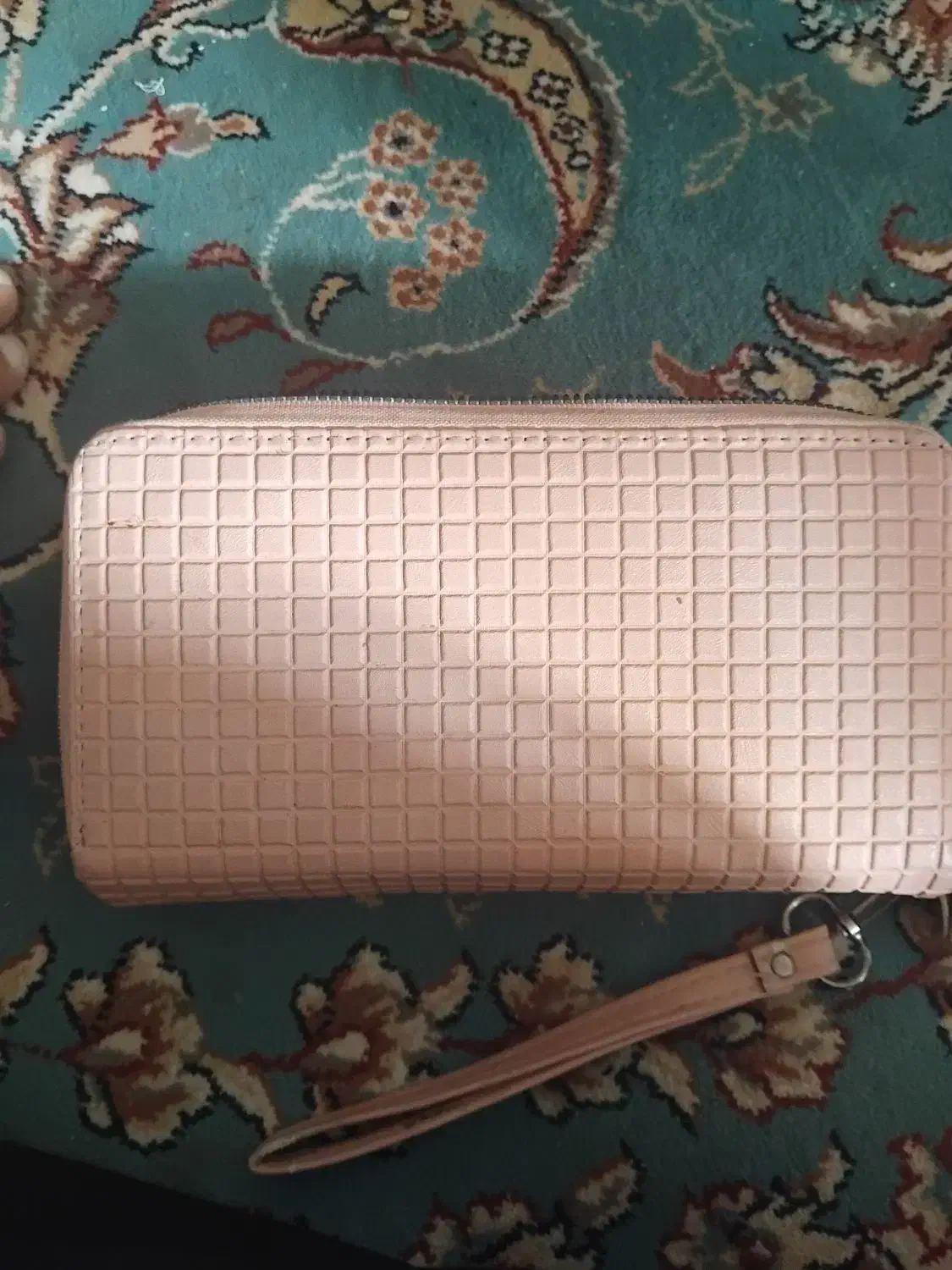 کیف پول پیدا شده|اشیا|نیشابور, محله میدان باغات|دیوار