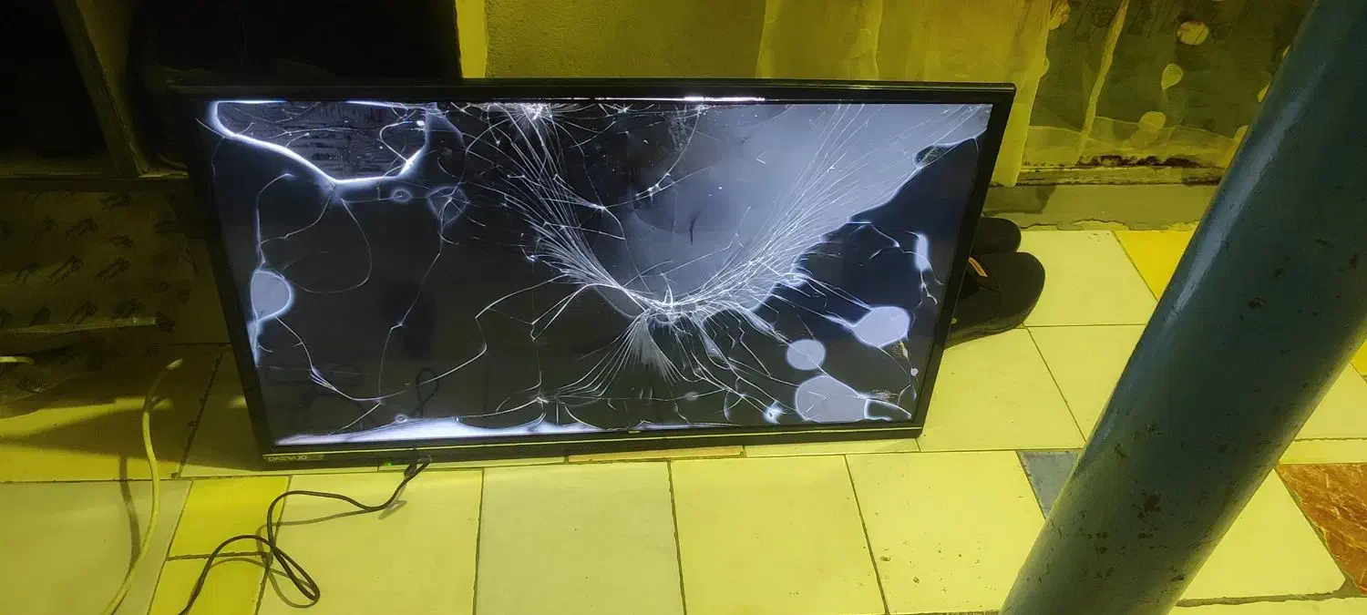 ال سی دی شکسته|تلویزیون و پروژکتور|وحیدیه, |دیوار