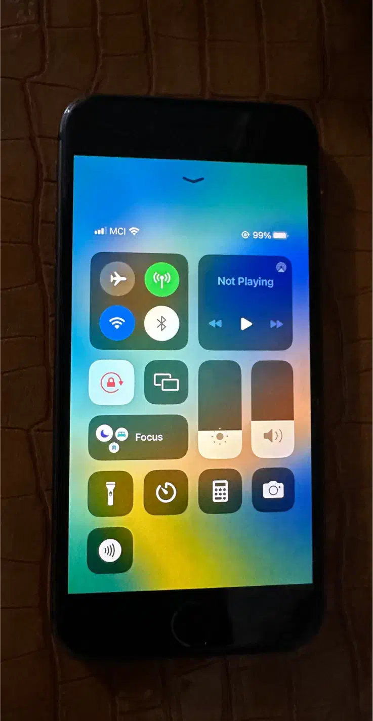 ایفون ۸ حافظه ۶۴ و دوتا بلندگو شارژی بلوتوثی|موبایل|ایلام, |دیوار