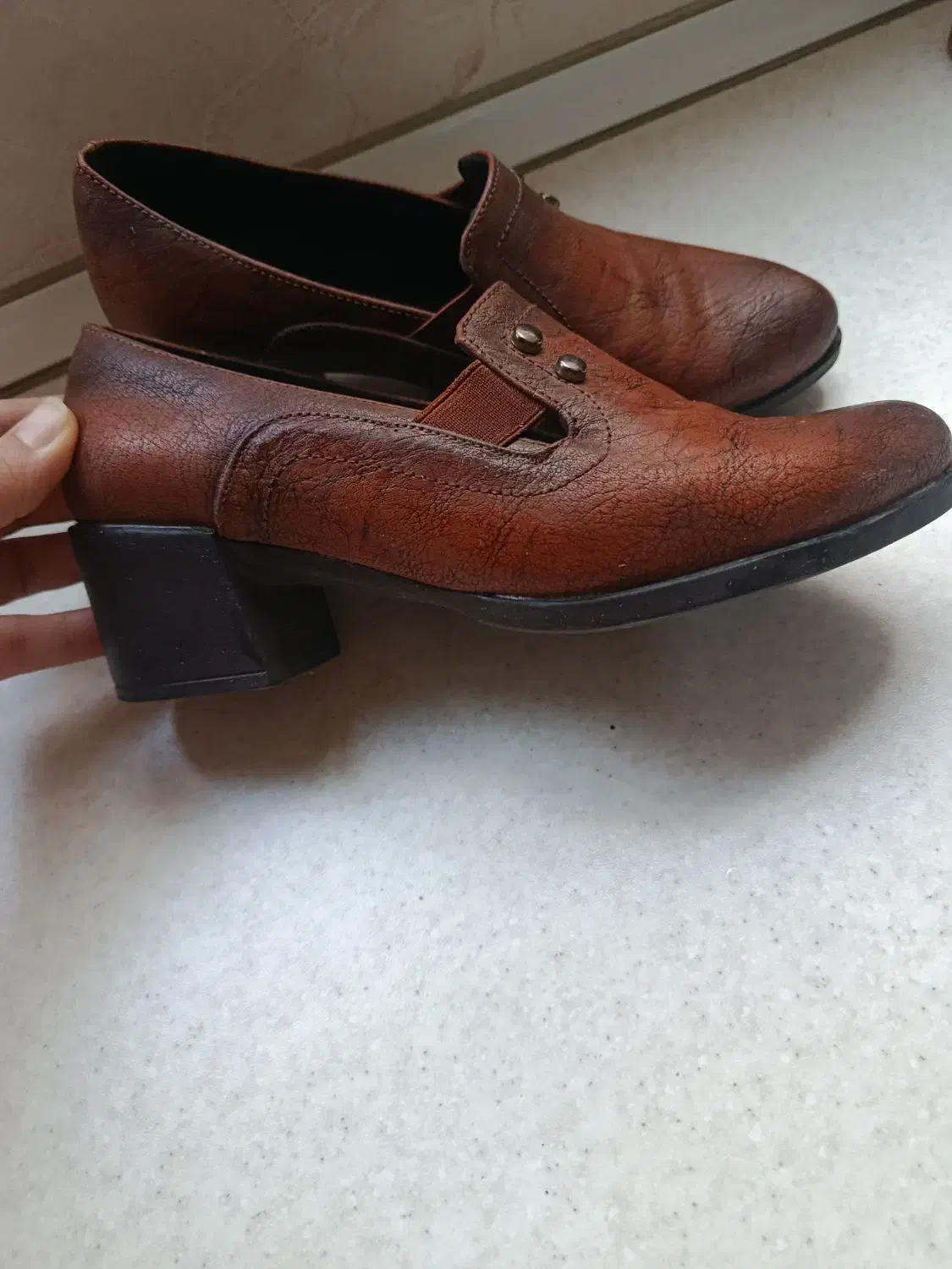 کفش چرم|کیف، کفش، کمربند|قم, انسجام|دیوار