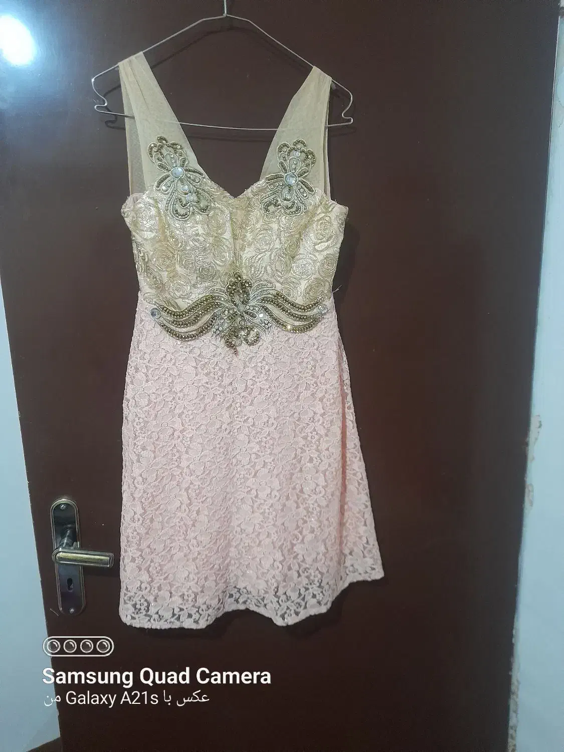 لباس مجلسی|لباس|خوی, |دیوار