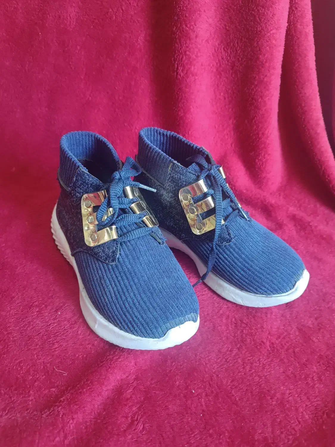 تعدادی کفش|کفش و لباس بچه|بندر گناوه, |دیوار