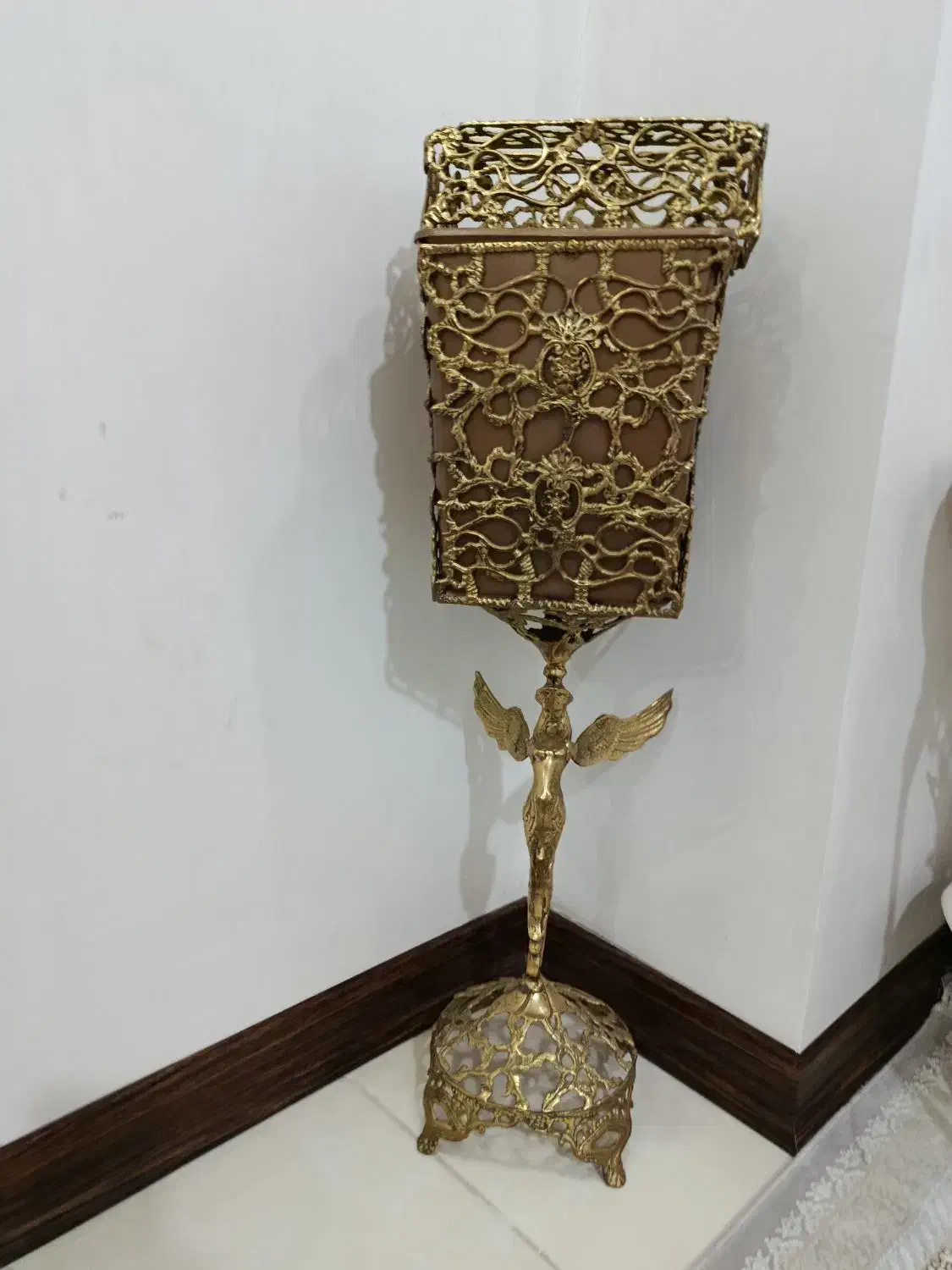 میز تلویزن .ساعت . گلدان .سطل زباله برنجی|صنایع دستی و سایر لوازم تزئینی|گلستان (تهران), |دیوار