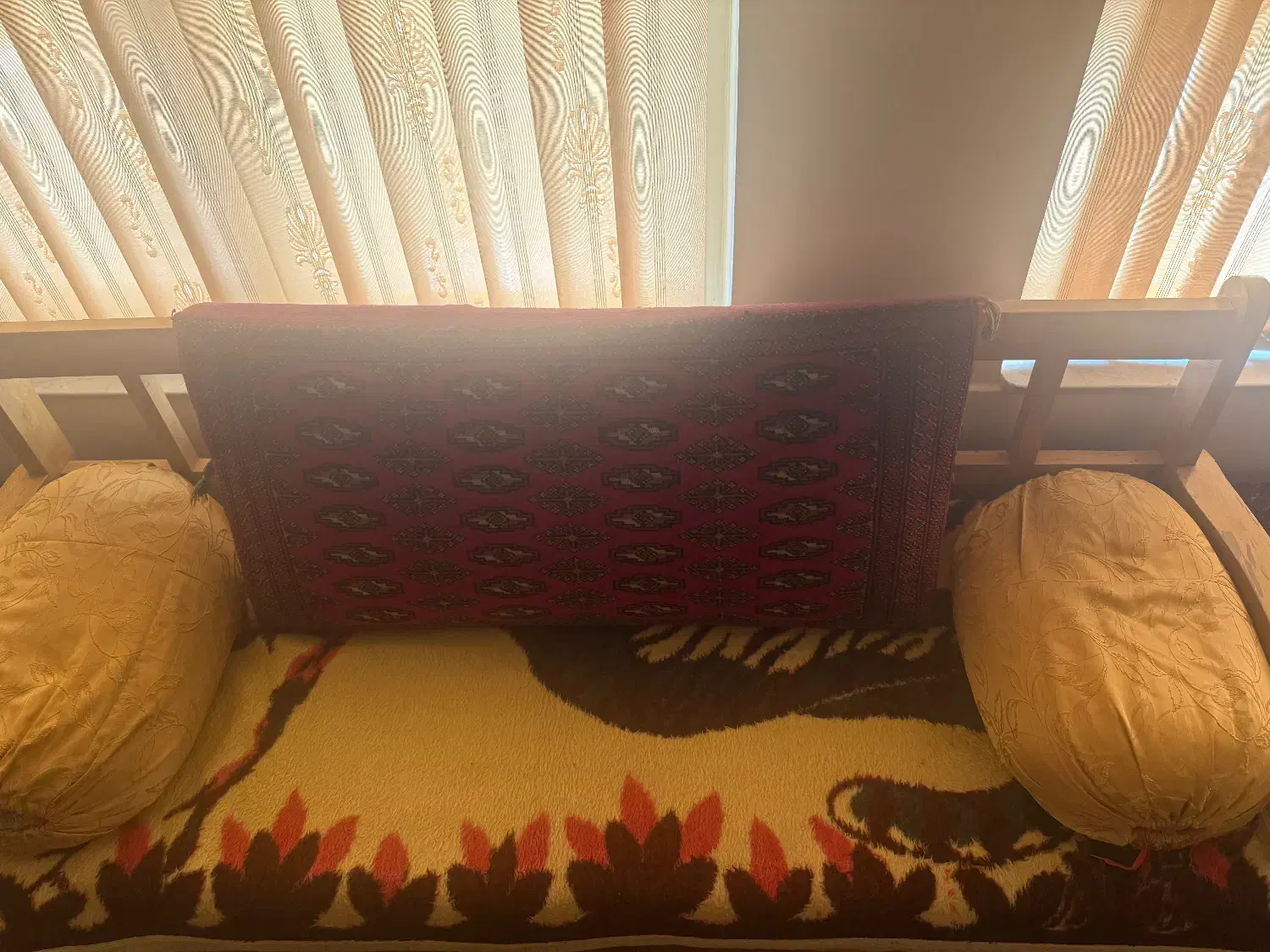 تخت چوبی|تخت و سرویس خواب|اصفهان, سرتاوه|دیوار