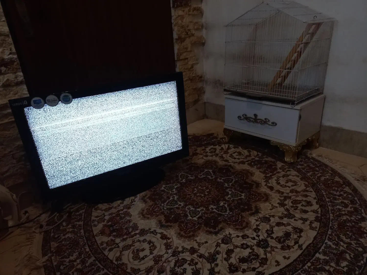 تلویزیون با پنل نیمه سوخته|تلویزیون و پروژکتور|آستانه اشرفیه, |دیوار