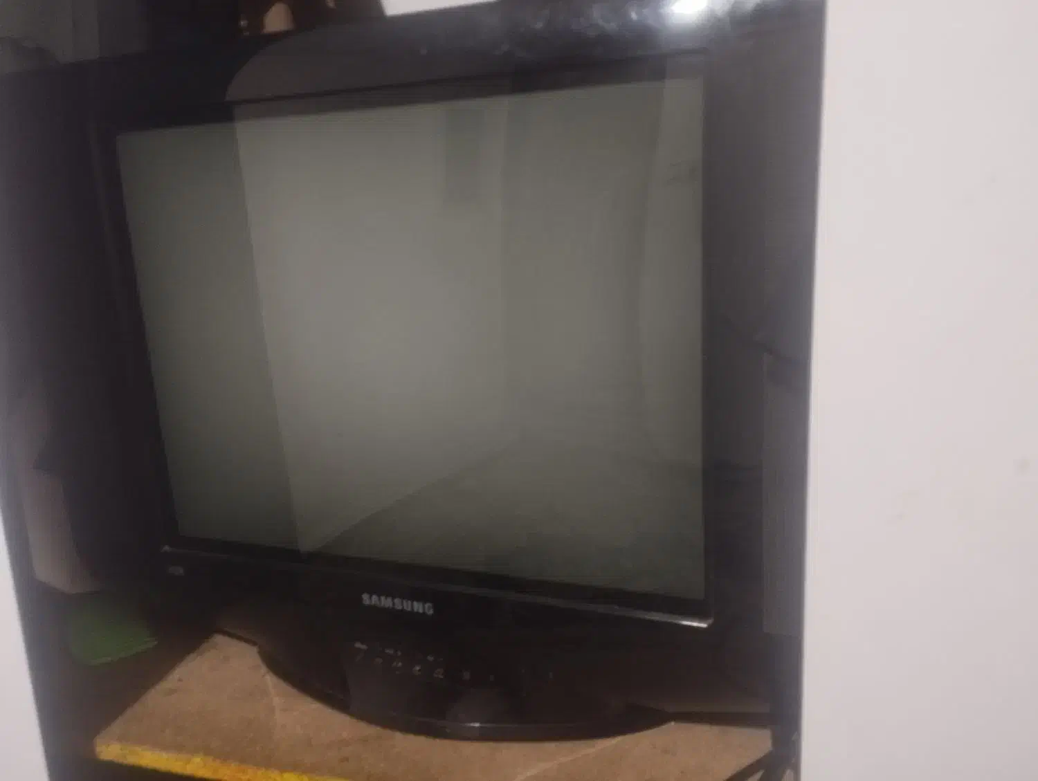 تلوزیون ۲۱|تلویزیون و پروژکتور|کبودرآهنگ, |دیوار