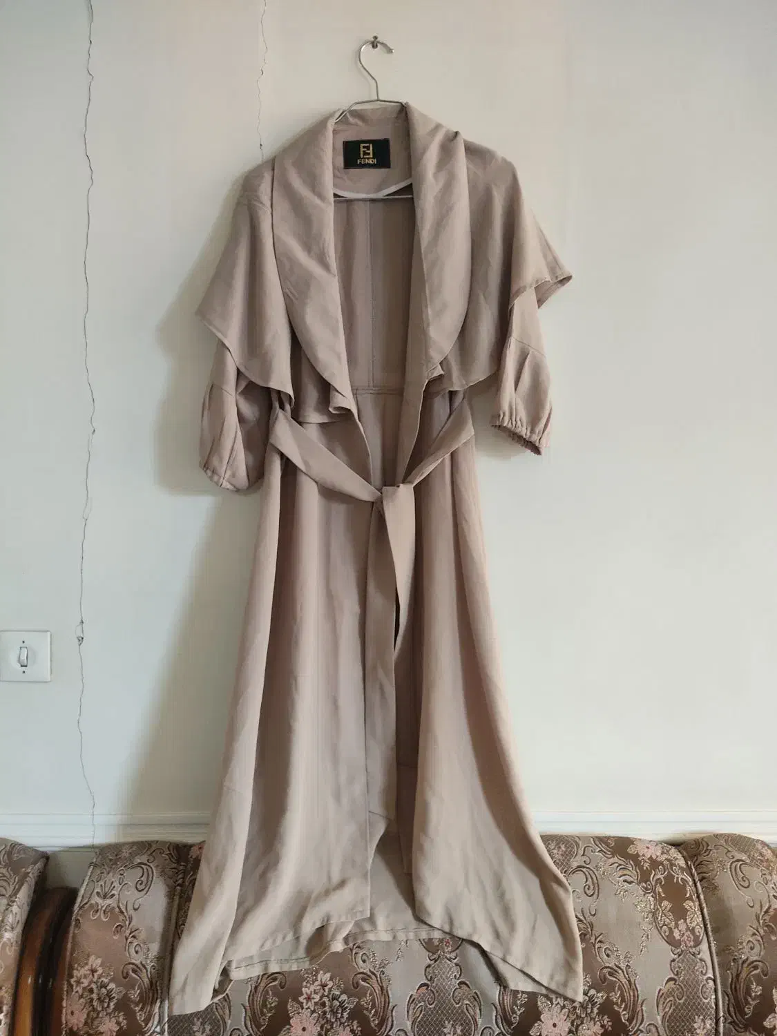 مانتو|لباس|اصفهان, سرچشمه|دیوار