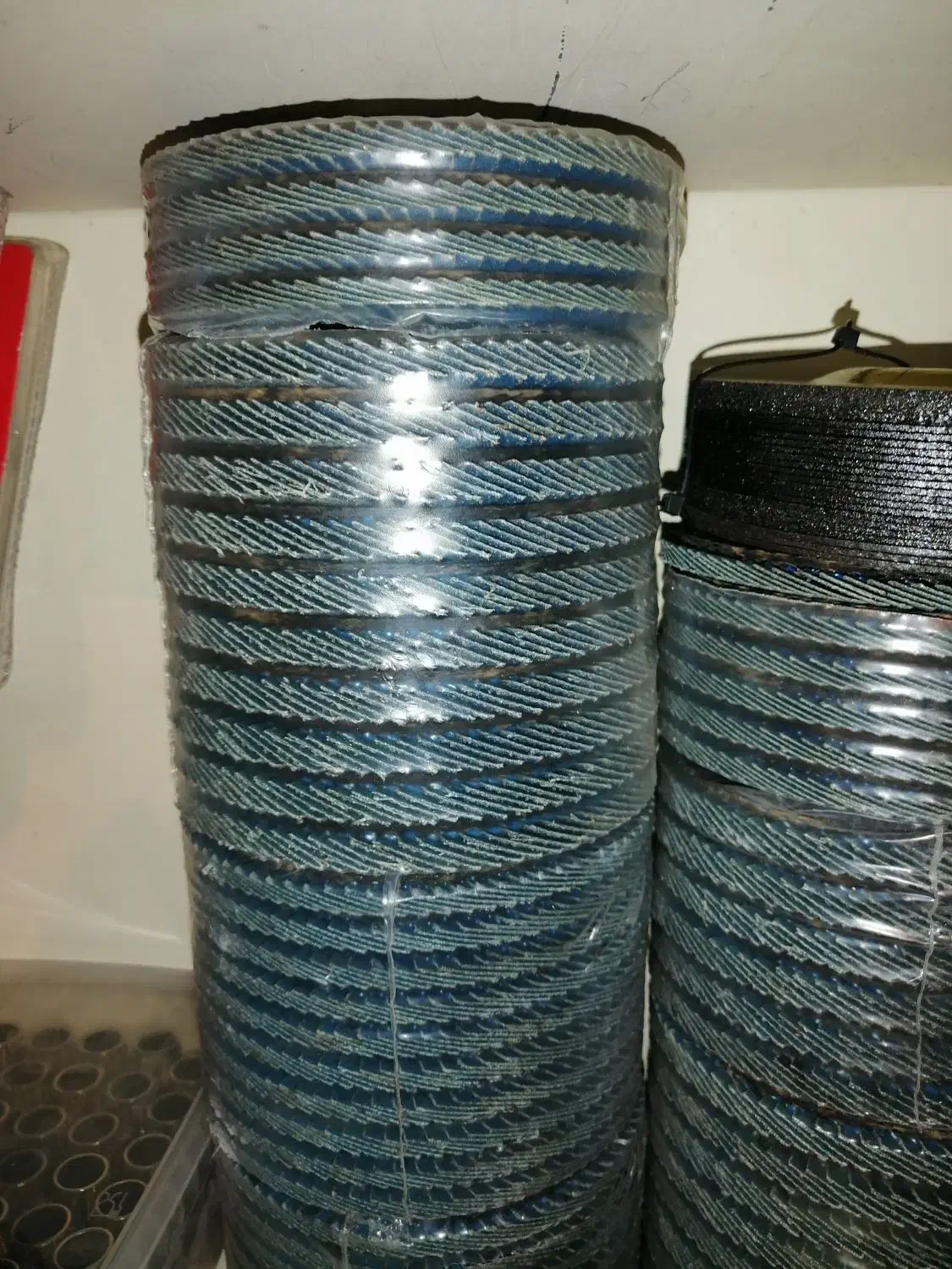 فلاپ سمباده مینی|ابزارآلات|قدس, شهر‌قدس|دیوار