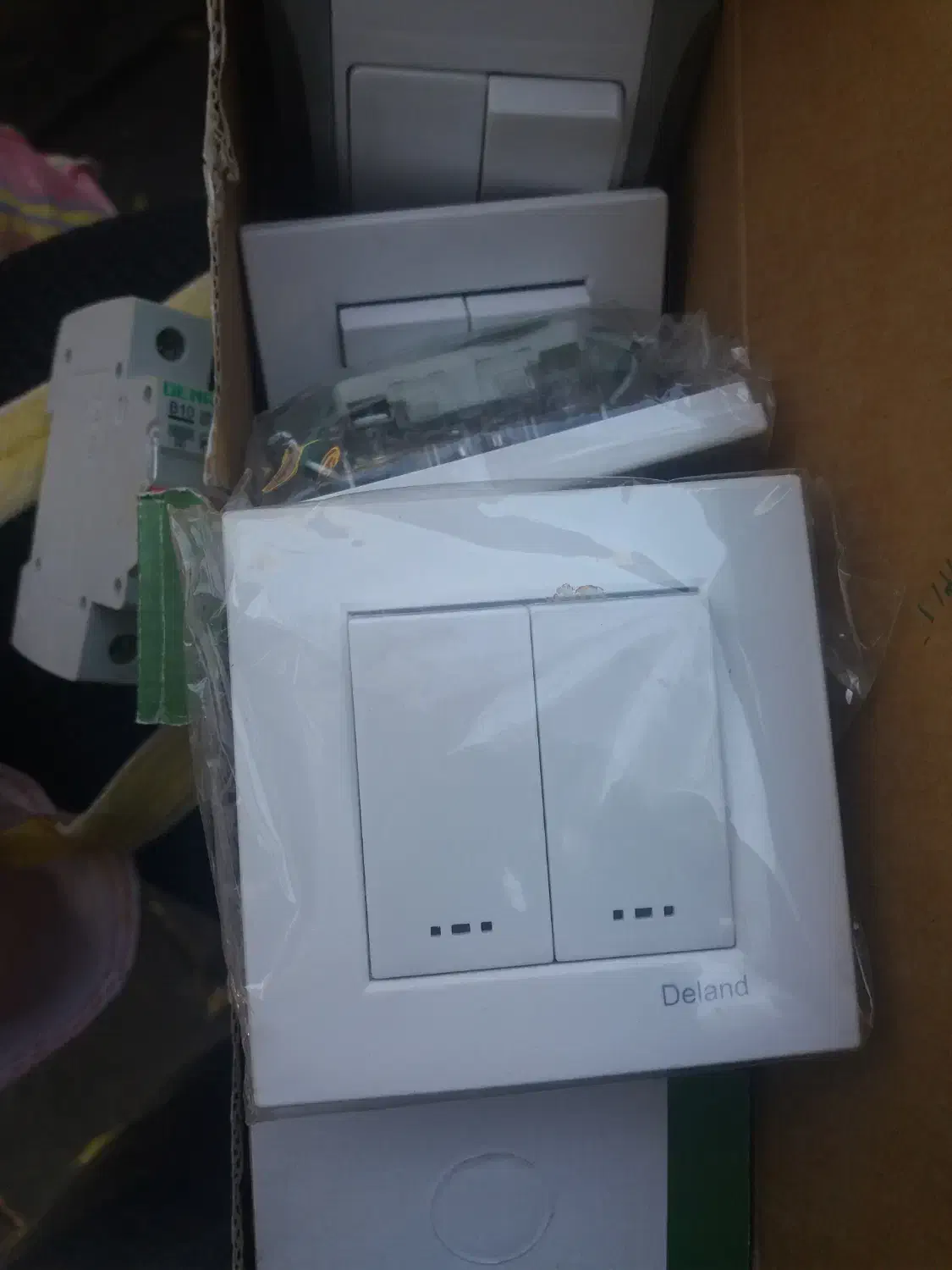 تعدادی کلید پریز نو|مصالح و تجهیزات ساختمان|مراغه, |دیوار