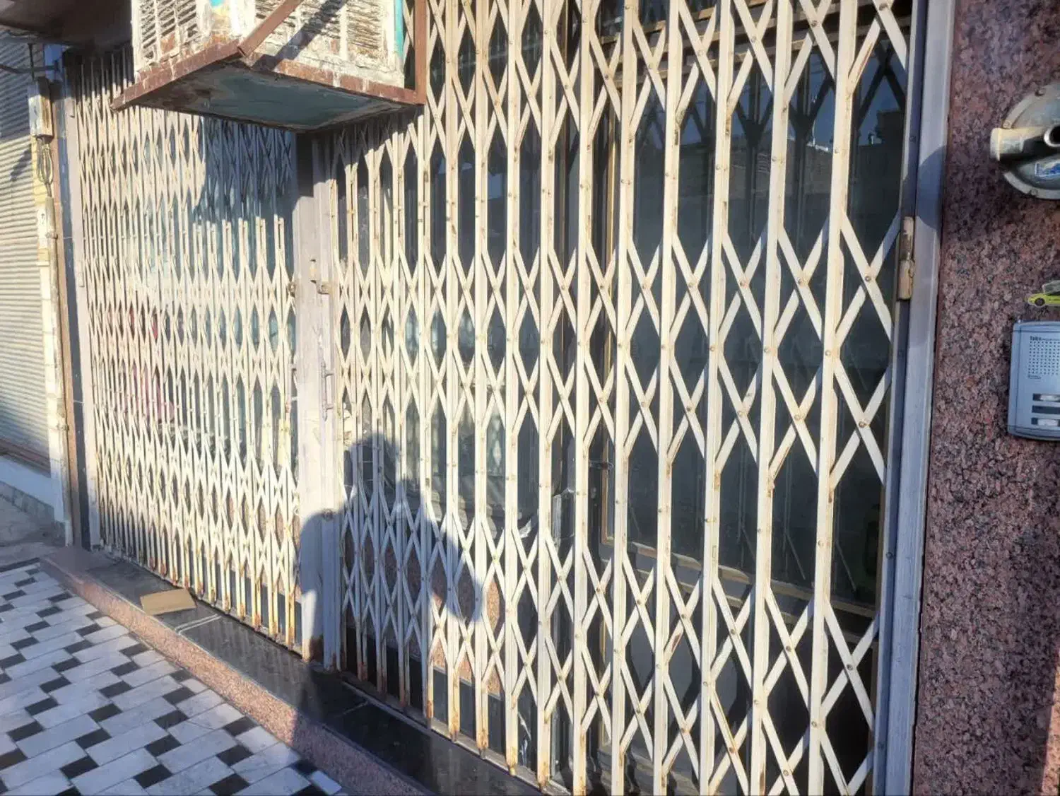 مغازه ۱۶ متری|اجارهٔ مغازه و غرفه|قم, انصارالحسین|دیوار