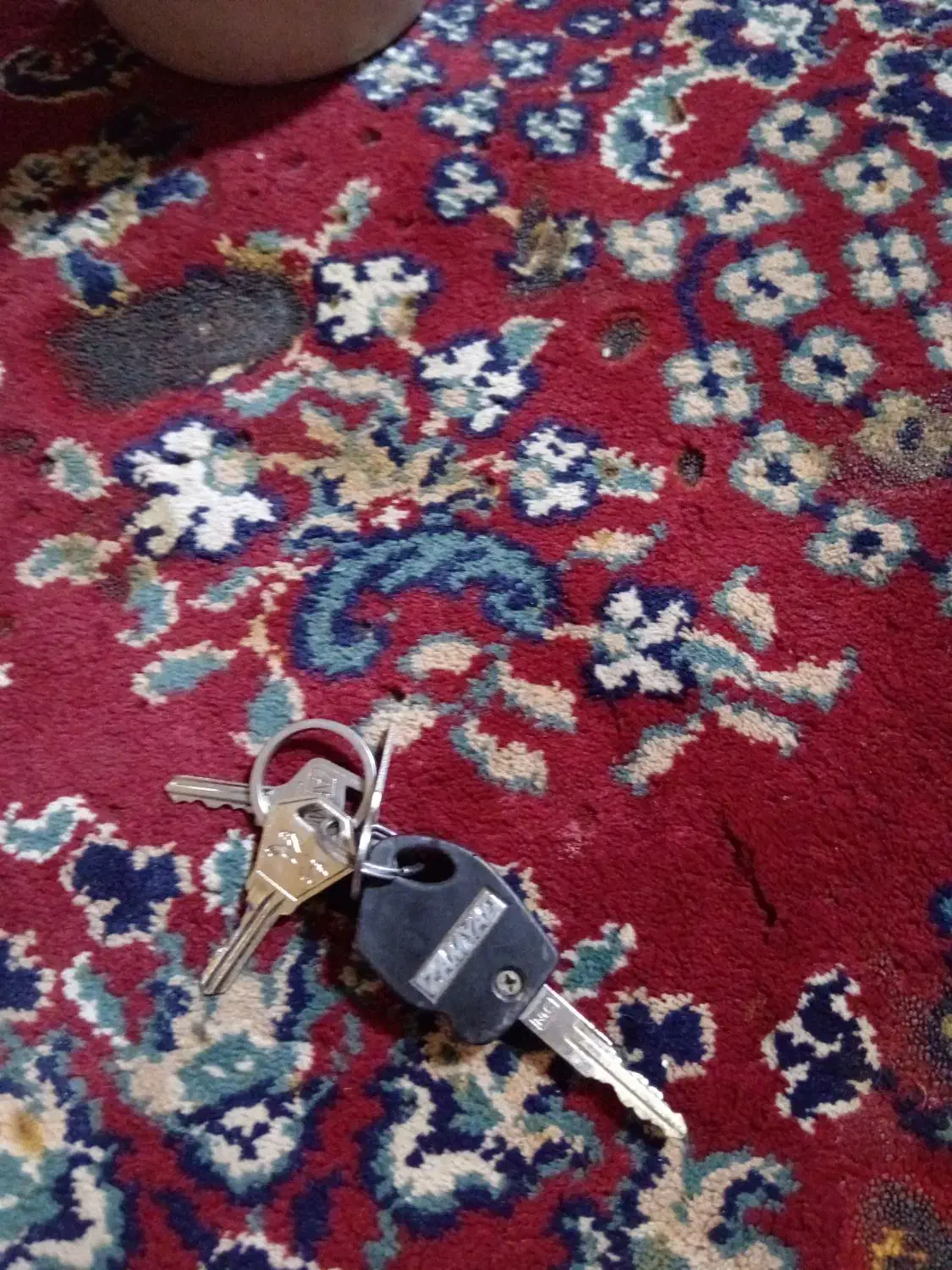 سویچ نیسان پیدا شده|اشیا|قروه, |دیوار