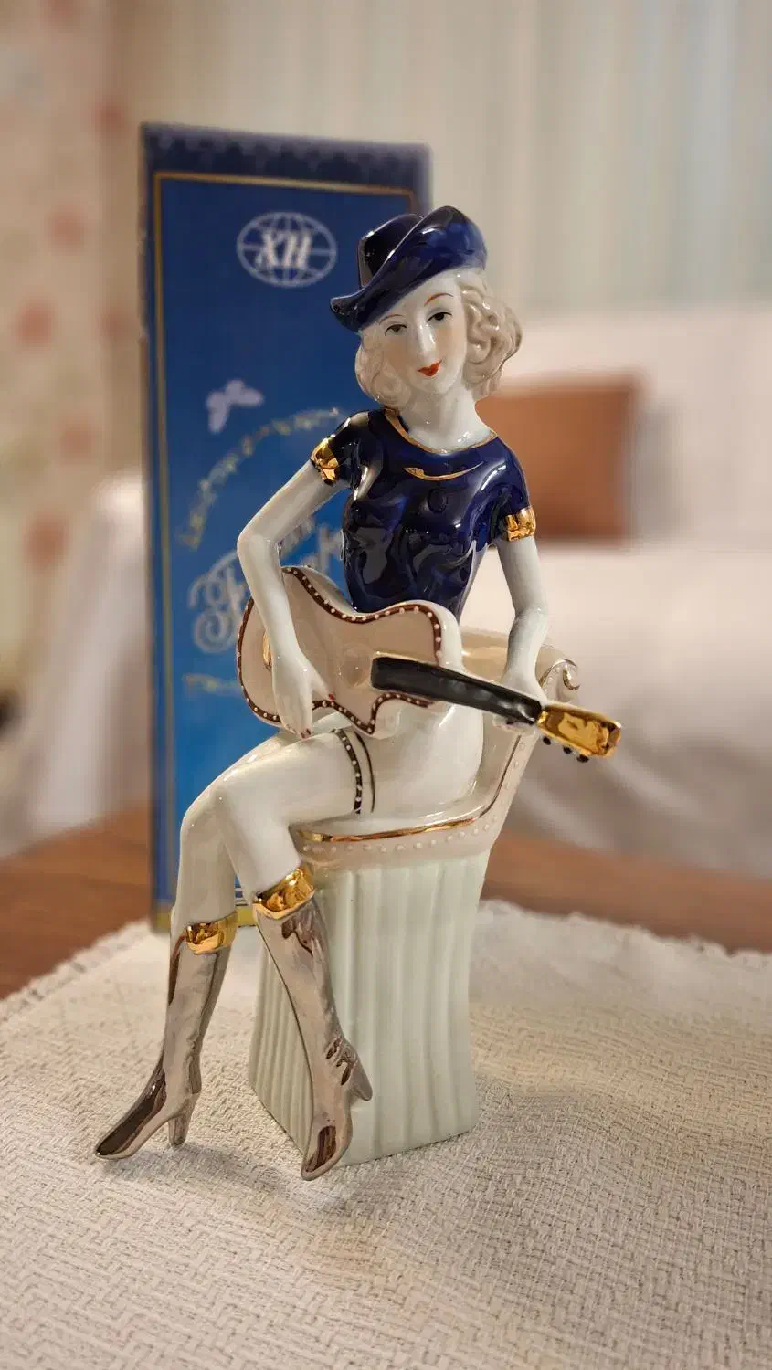 مجسمه‌چینی‌بانو‌ نوازنده|مجسمه، تندیس، ماکت|مشهد, فلسطین|دیوار