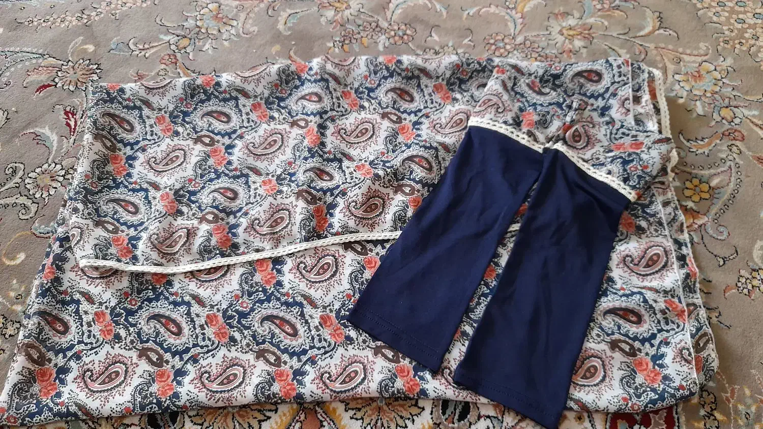 روسری حریر با ساق دست|لباس|شهریار, شهریار|دیوار