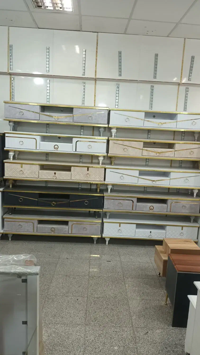 میز تلویزیون در عکس از ۳۲۰۰ تا  ۵۵۰۰ چوبکده اهورا|جاکفشی، کمد، دراور|الوند, |دیوار