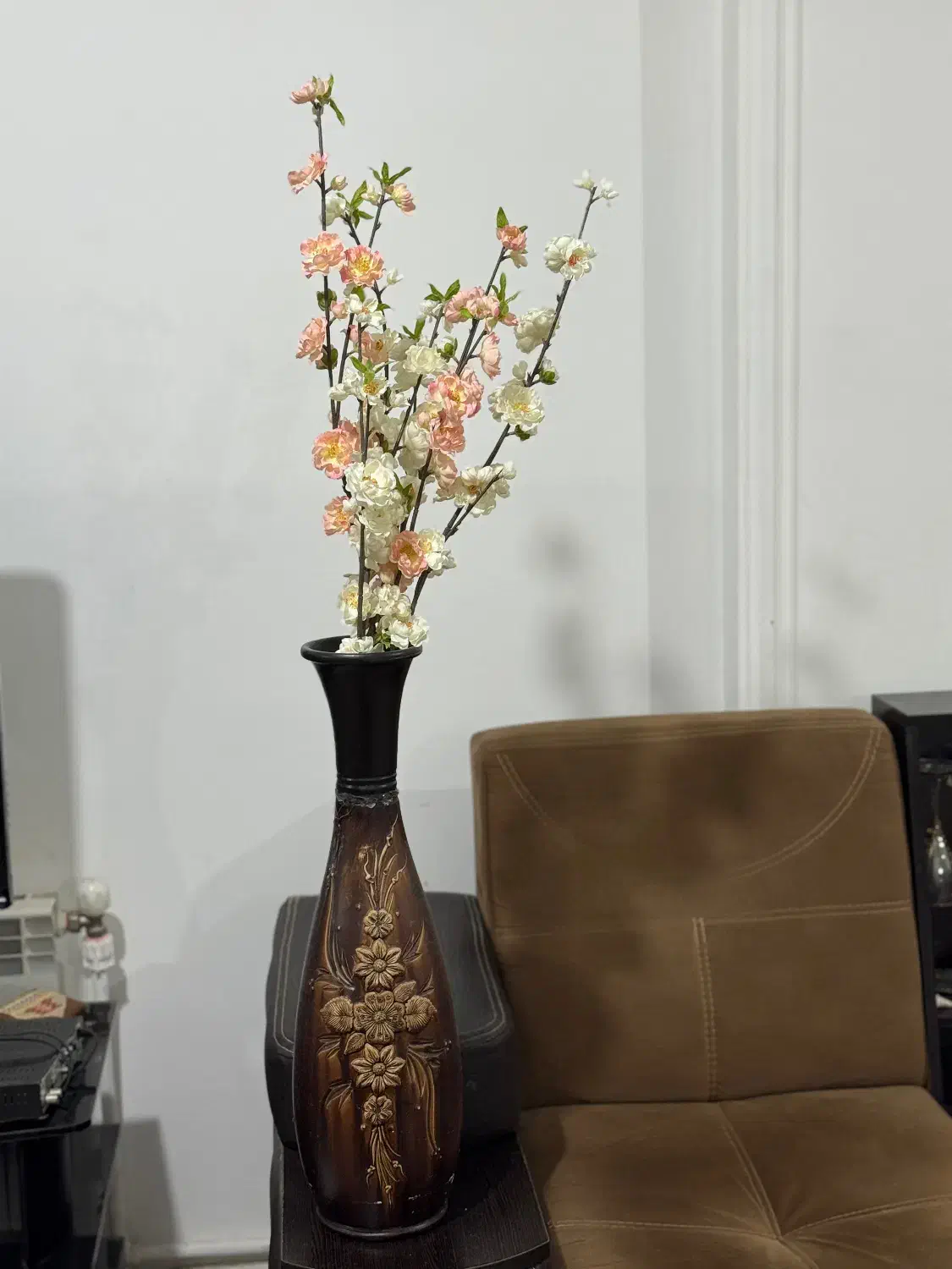 گلدان دکوری بلند بههمراه گل مصنوعی|صنایع دستی و سایر لوازم تزئینی|ساری, |دیوار