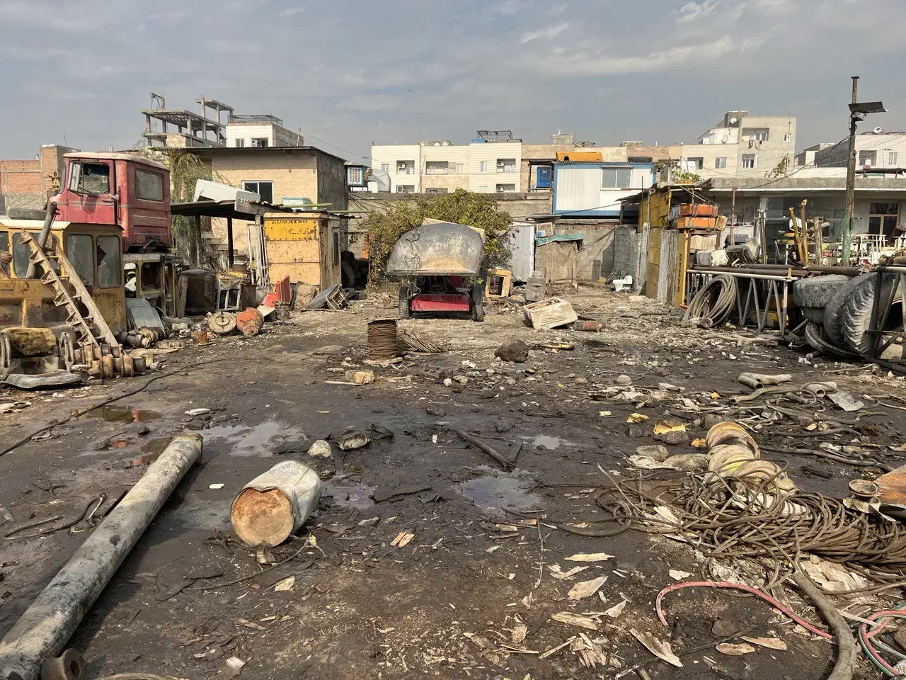 اجاره 300 متر زمین در یک گاراژ 1000 متری|اجارهٔ دفتر صنعتی، کشاورزی، تجاری|چهاردانگه (تهران), |دیوار