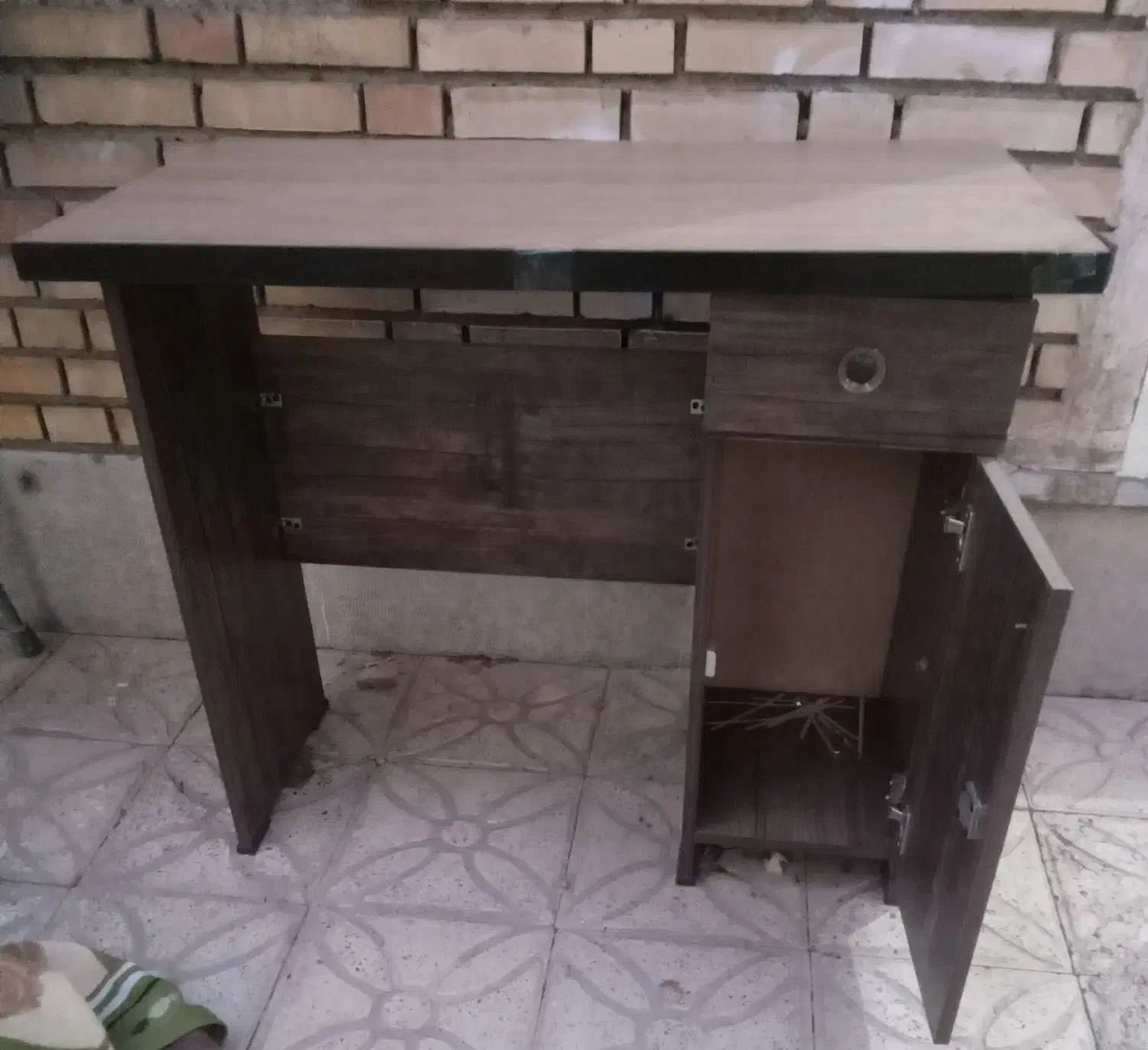 میز تحریر|میز تحریر و کامپیوتر|مبارکه, |دیوار