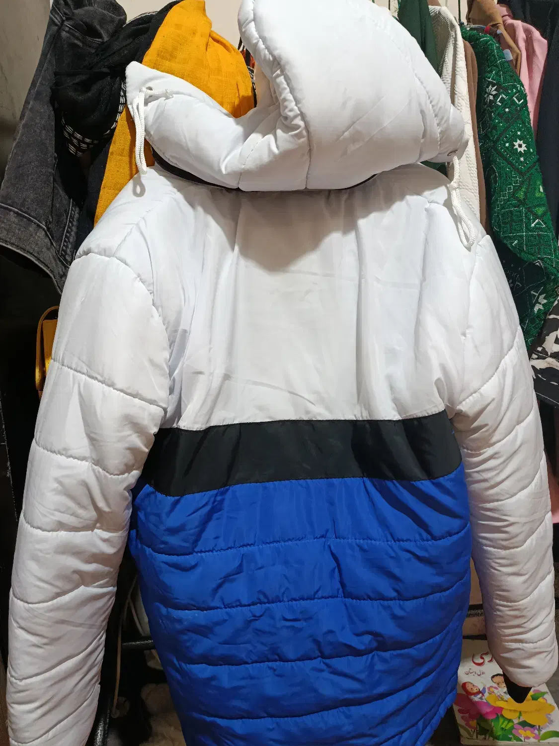 کاپشن نو|لباس|کازرون, |دیوار