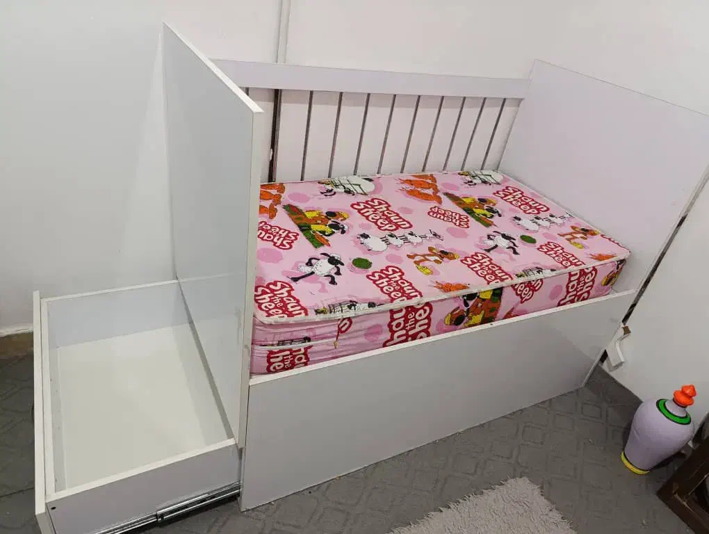 تخت نوزادی و کودکی|تخت و صندلی بچه|خرم‌آباد, |دیوار