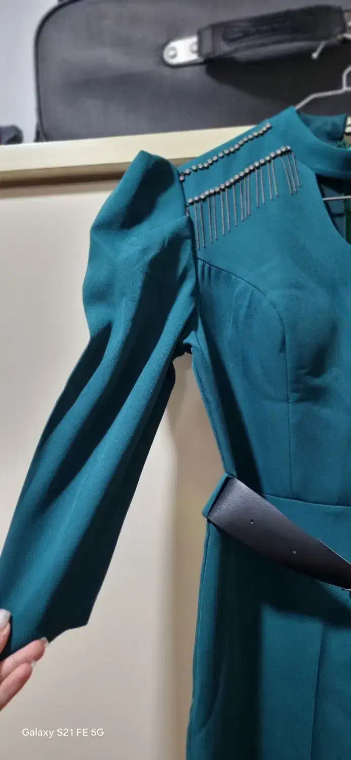 تولوم مجلسی یشمی رنگ|لباس|خوی, |دیوار