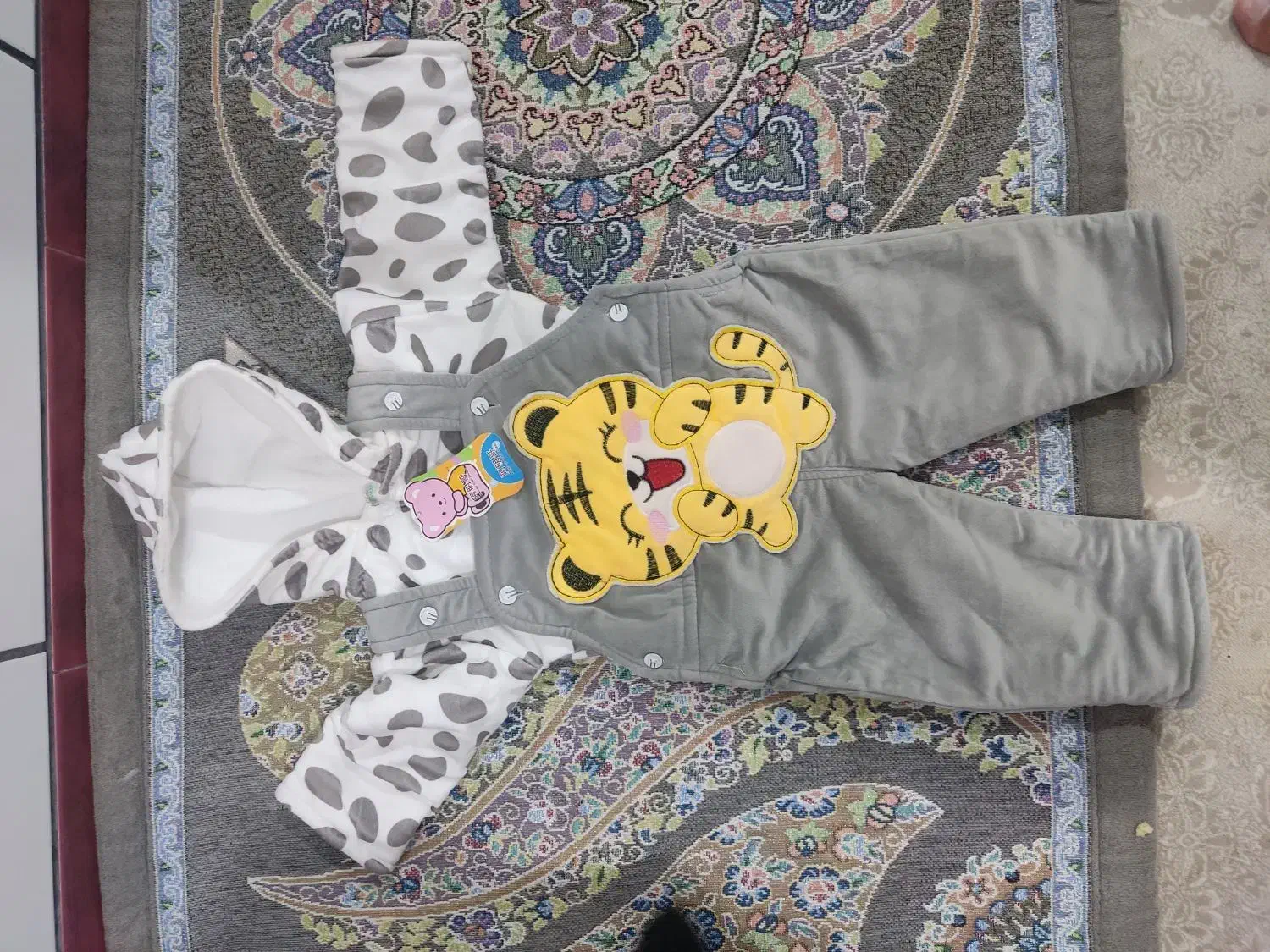 فروش دو عدد بلوز کلاه دار سرهمی نوزادی|کفش و لباس بچه|شهرکرد, |دیوار