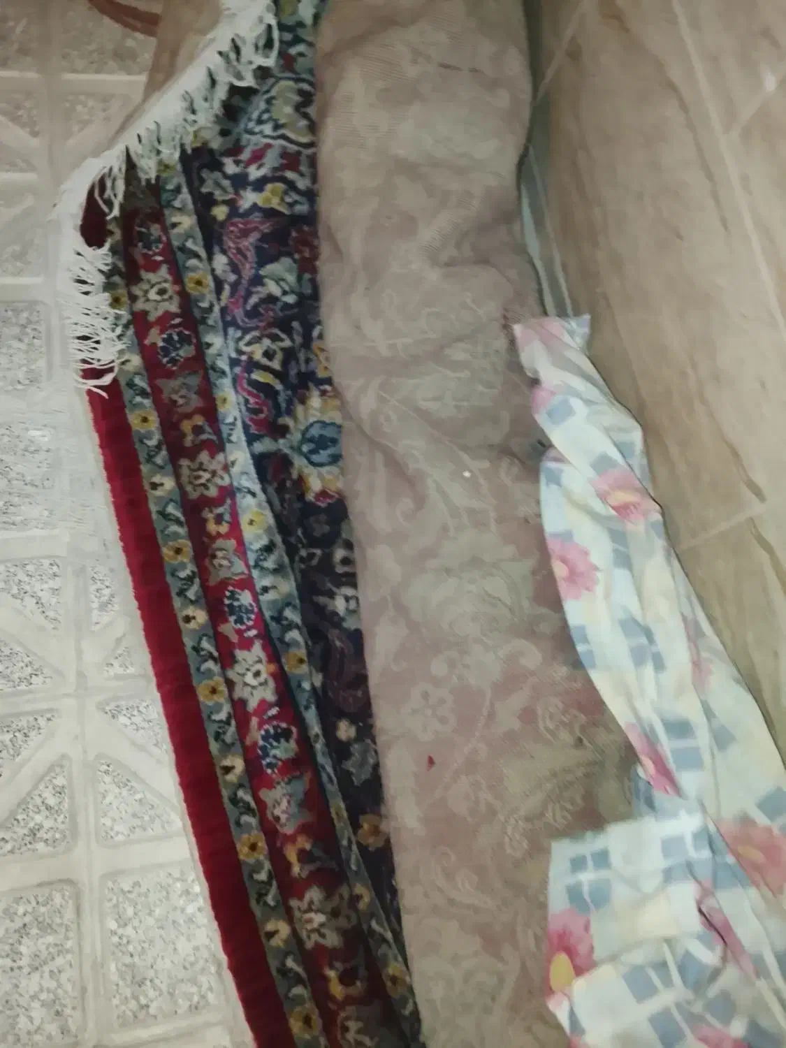 سلام یک فرش سه در چهار 1200تومان|فرش|نیشابور, فردوسی جنوبی|دیوار