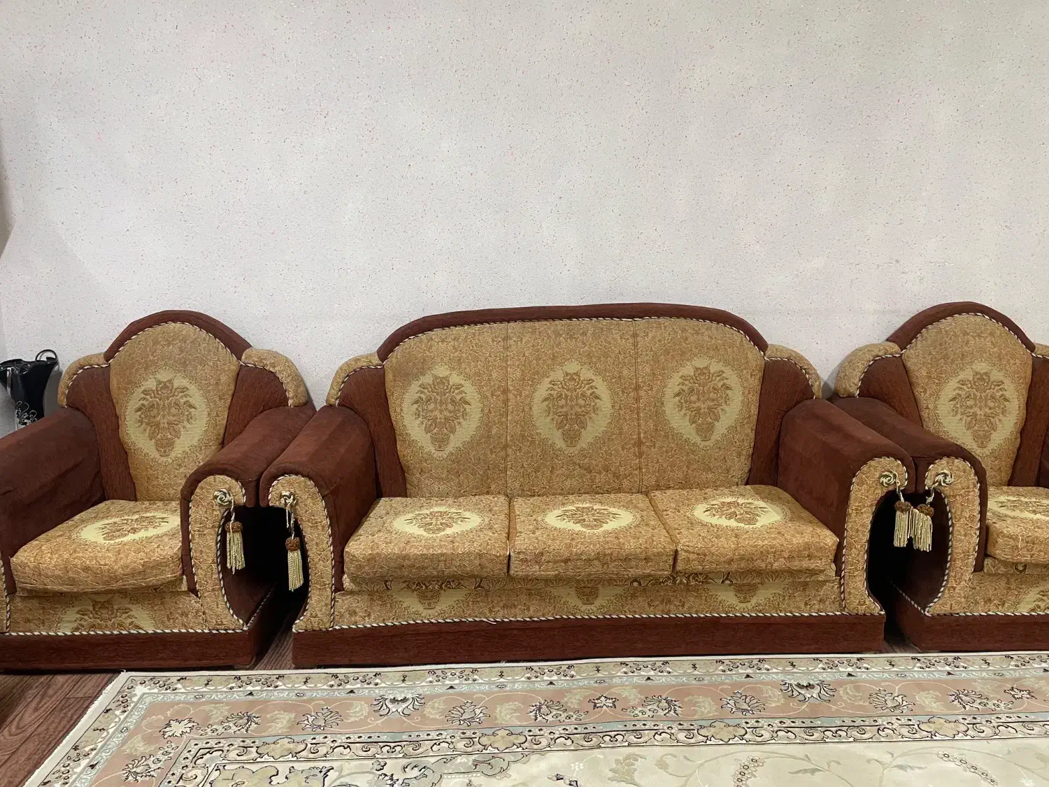 مبل|مبلمان خانگی و میز عسلی|رشت, نخودچر|دیوار