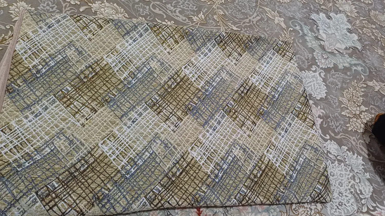 روبالشتی|تشک تختخواب|کرمانشاه, |دیوار