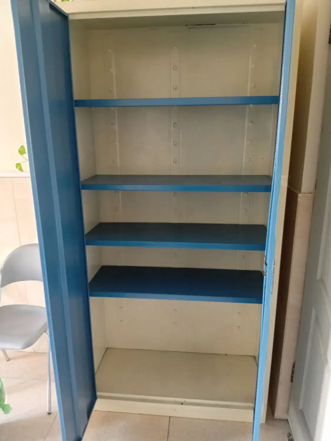 کمد فلزی|دفتر کار|تهران, فلسطین (میدان انقلاب)|دیوار