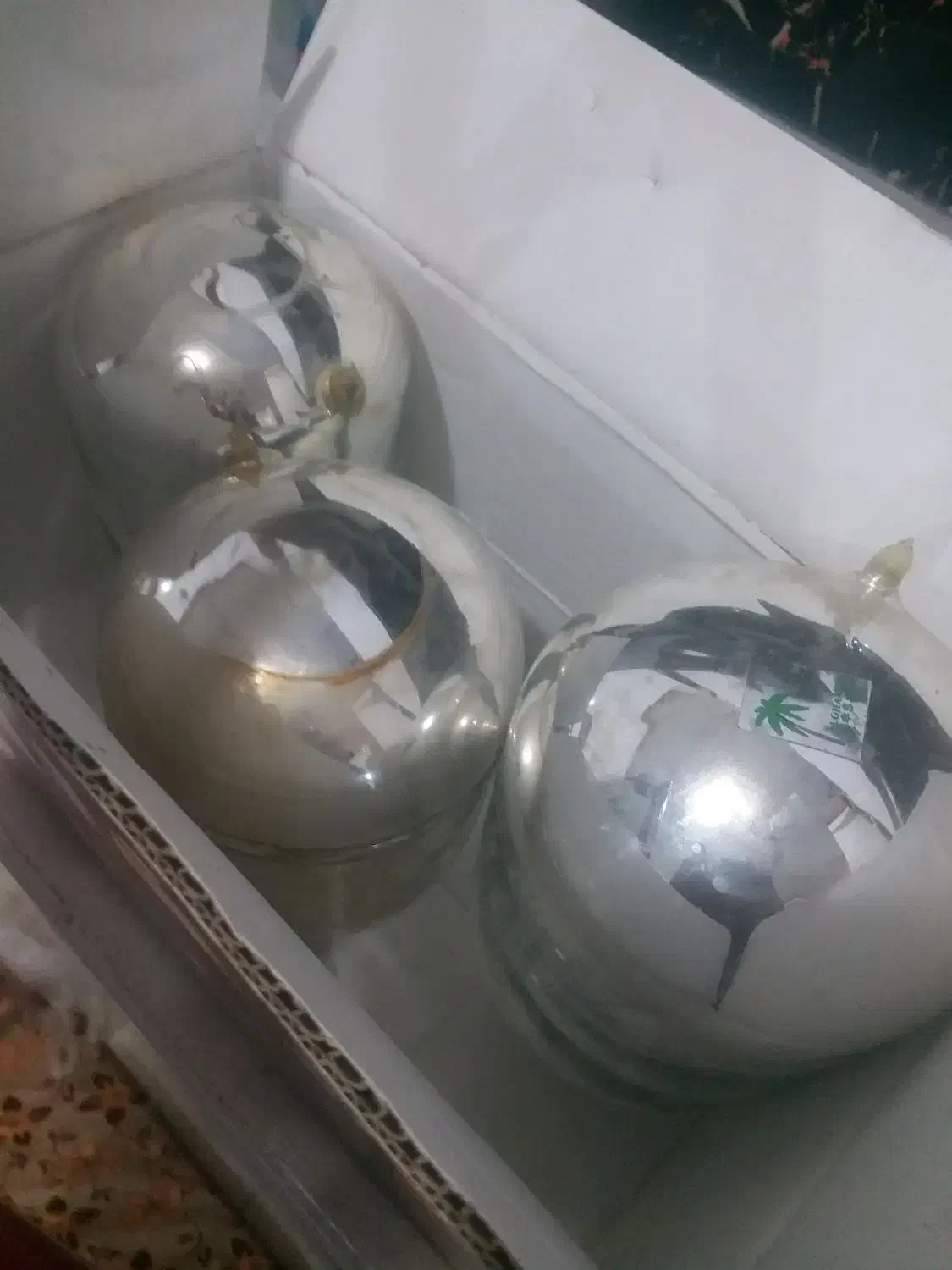 چند عدد شیشه|ظروف نگهدارنده، پلاستیکی، یک‌بارمصرف|مریوان, |دیوار