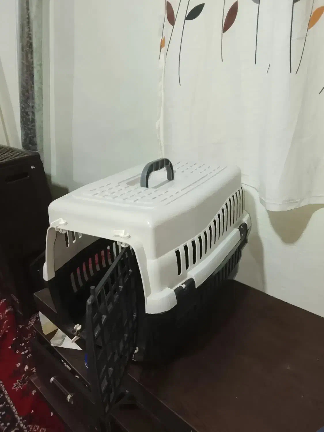 باکس سگ ها و گربه خانگی ، همراه با ظرف غذا استیل|لوازم جانبی حیوانات|تولم شهر, |دیوار