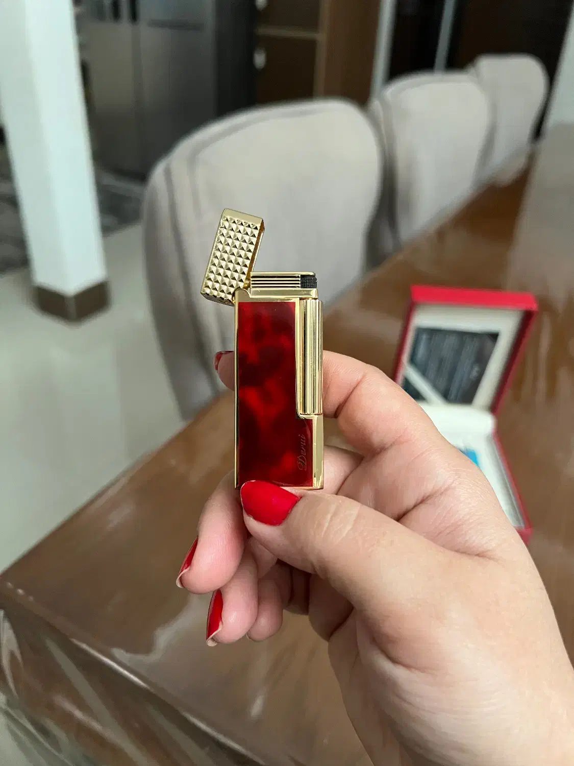 فندک دِروی|کلکسیون اشیاء عتیقه|قم, باجک یک|دیوار