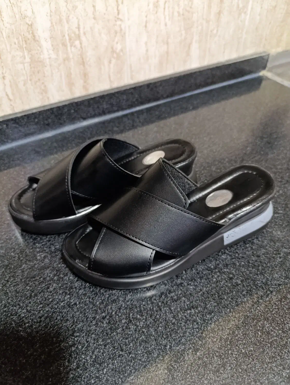 صندل|کیف، کفش، کمربند|آمل, |دیوار