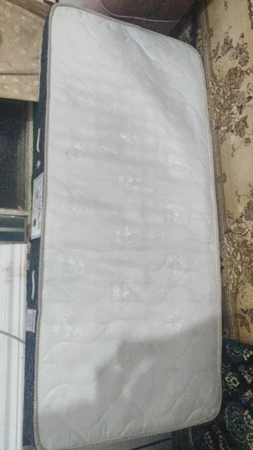 تشک تختخواب یک نفره به علت کمبود جا بفروش میرسد|تخت و سرویس خواب|کهنوج, |دیوار