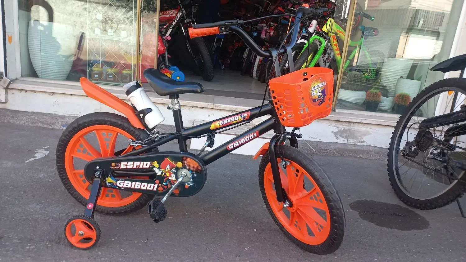 دوچرخه سایز ۱۶ سونیک با قمقمه و سبد آکبند|دوچرخه، اسکیت، اسکوتر|رشت, پیرکلاچای|دیوار