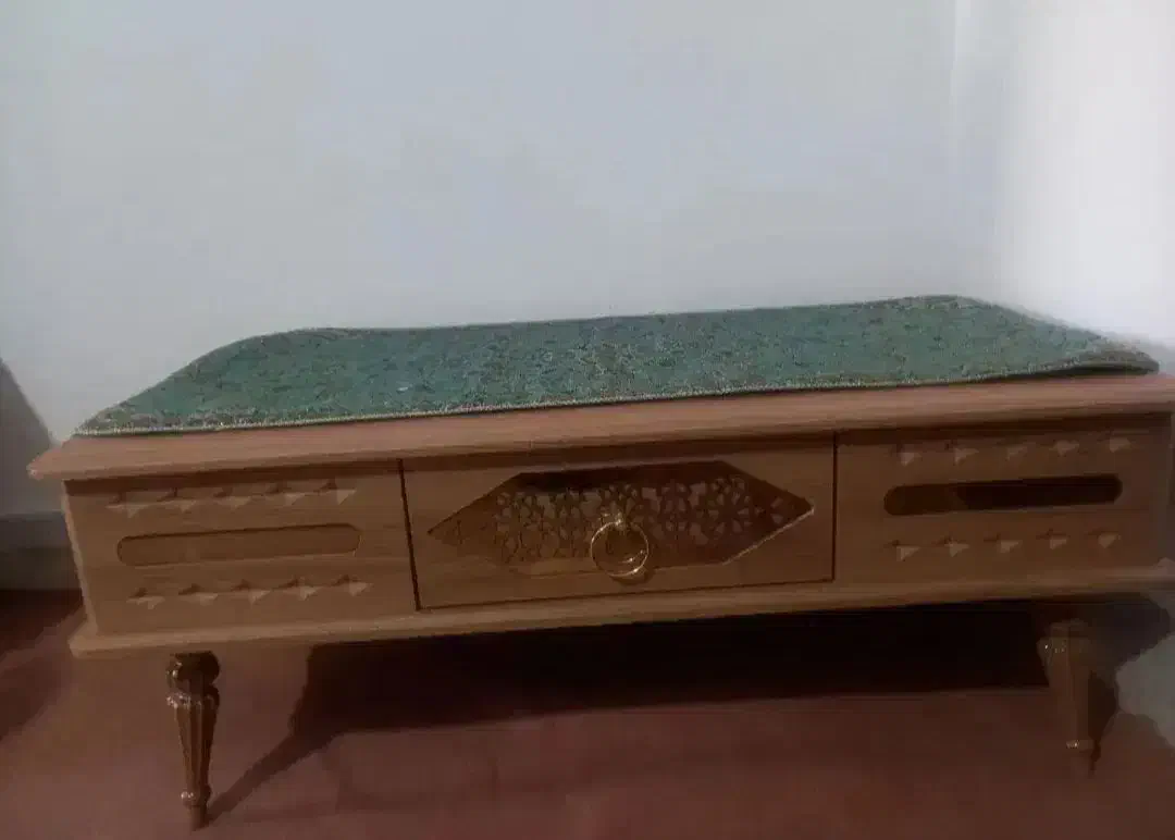 جلومبلی|مبلمان خانگی و میز عسلی|اقبالیه, |دیوار