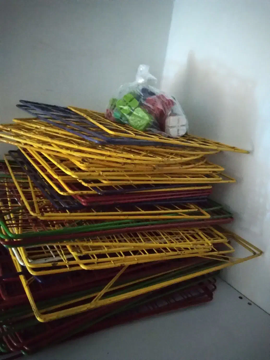 قفسه مشبک فلزی|کتابخانه، شلف، قفسه‌های دیواری|اهواز, زیتون کارگری|دیوار