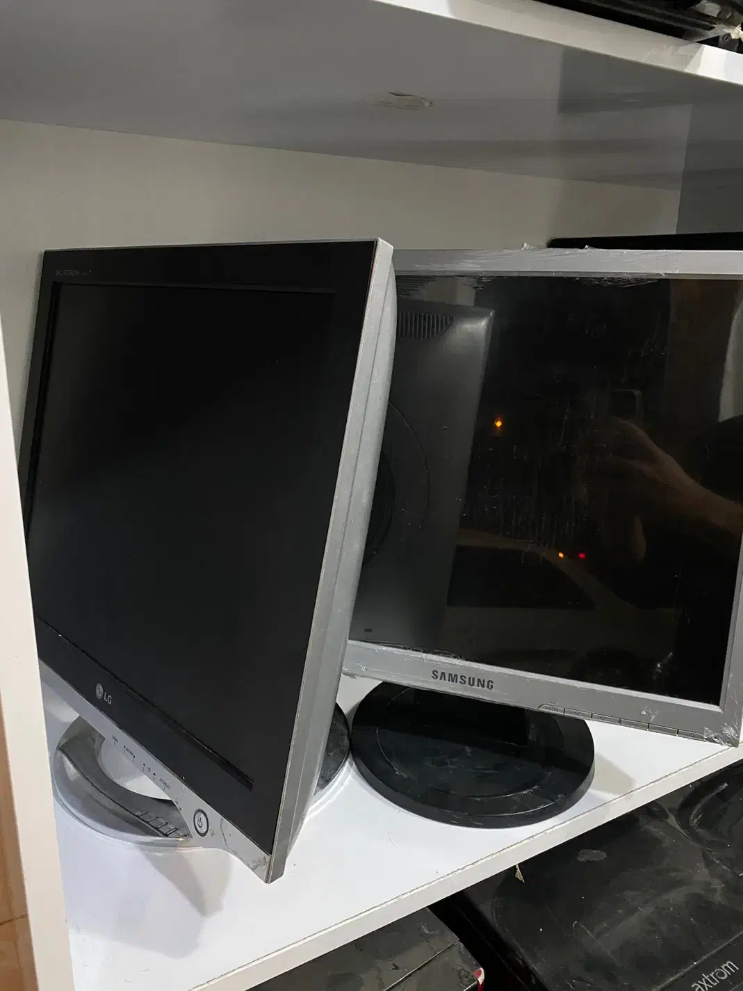 مانیتور ۱۷ اینچ تمیز|قطعات و لوازم جانبی رایانه|شیراز, آزادگان|دیوار