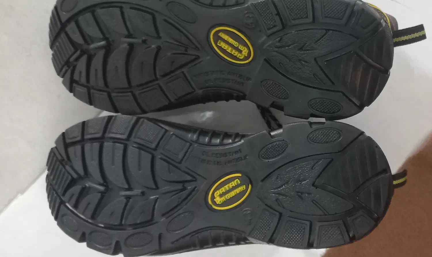 کفش ایمنی|کیف، کفش، کمربند|ایلخچی, |دیوار