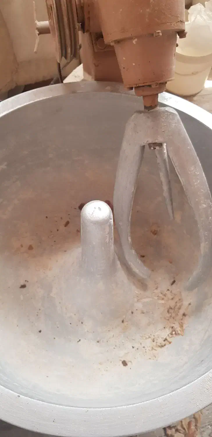 فروش خمیر گیر ۶۰ کیلویی بدنه چدن|ماشینآلات صنعتی|آباده, |دیوار