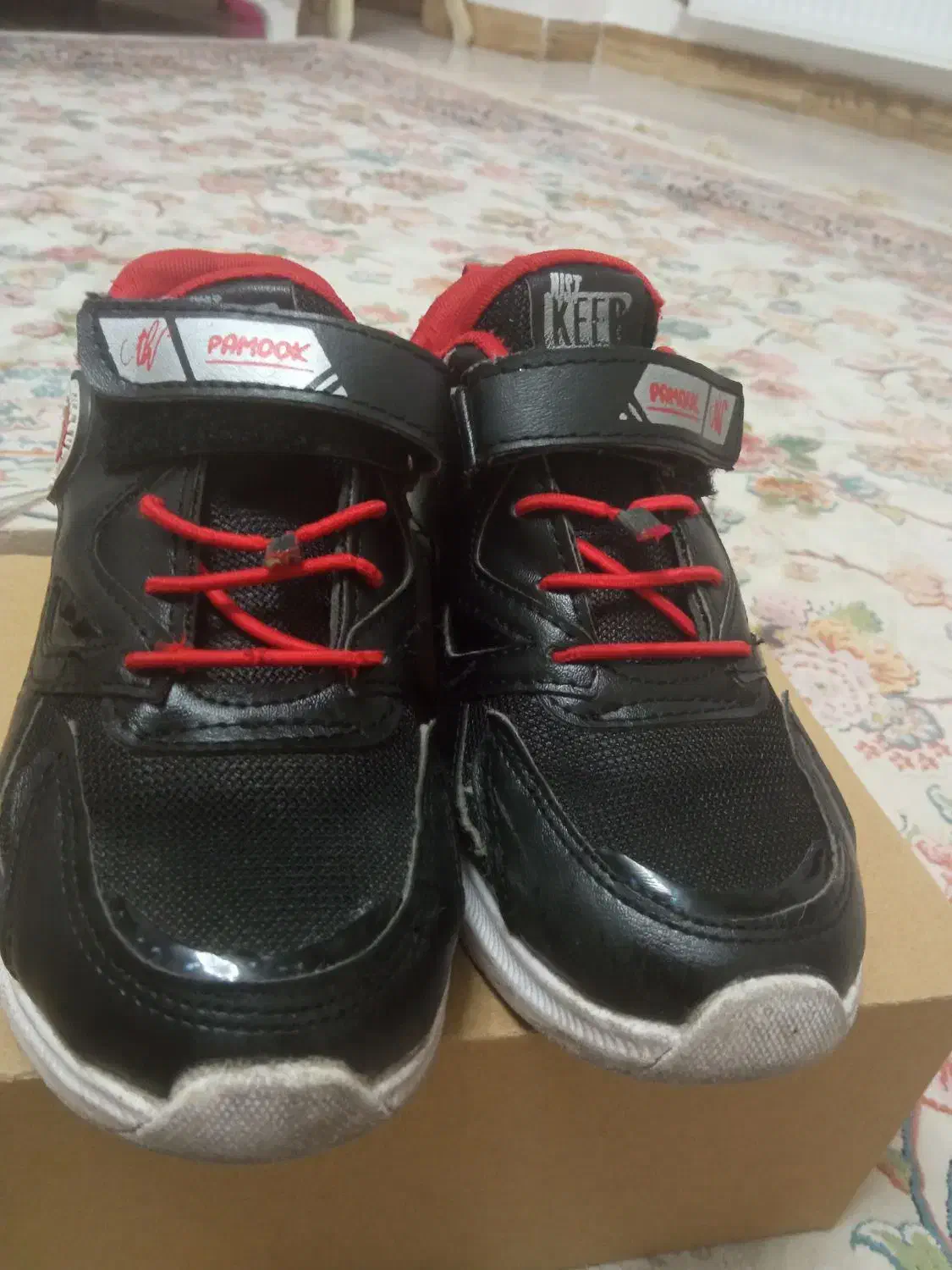 کتونی بچه|کیف، کفش، کمربند|رشت, نظری|دیوار