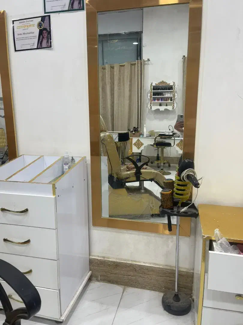 آینه و کنسول مناسب آرایشگاه|آرایشگاه و سالنهای زیبایی|زابل, |دیوار