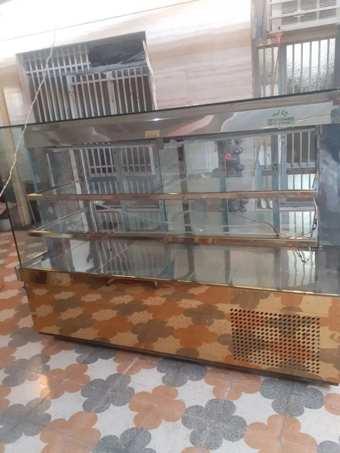 فروش فوری فوری بعلت جابجایی یخچال صنعتی بزرگ|کافیشاپ و رستوران|بندرعباس, |دیوار