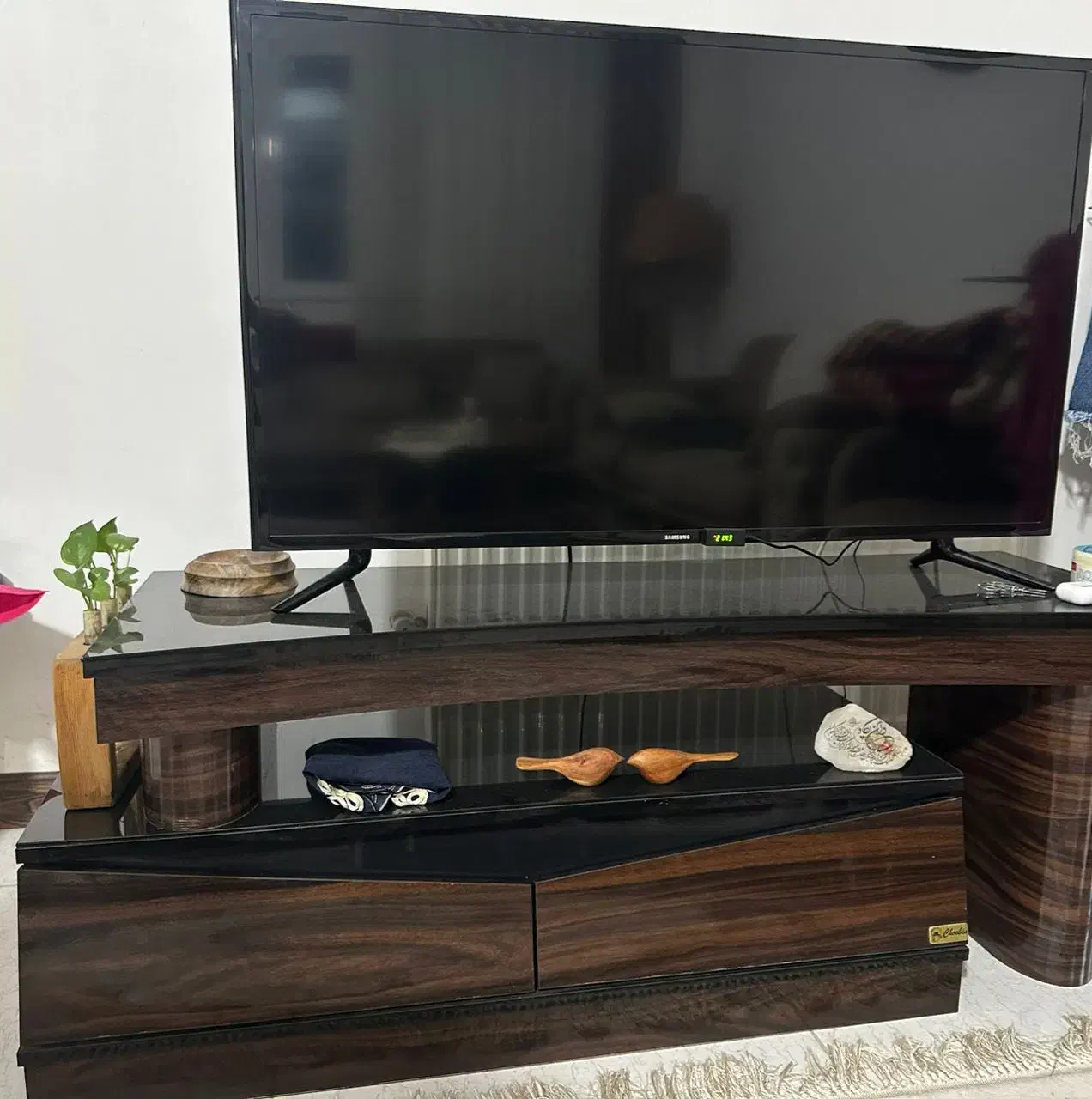 تلویزیون برند سامسونگ اصلی ۴۳ اینچ میز  اشانتیون|تلویزیون و پروژکتور|ساری, |دیوار