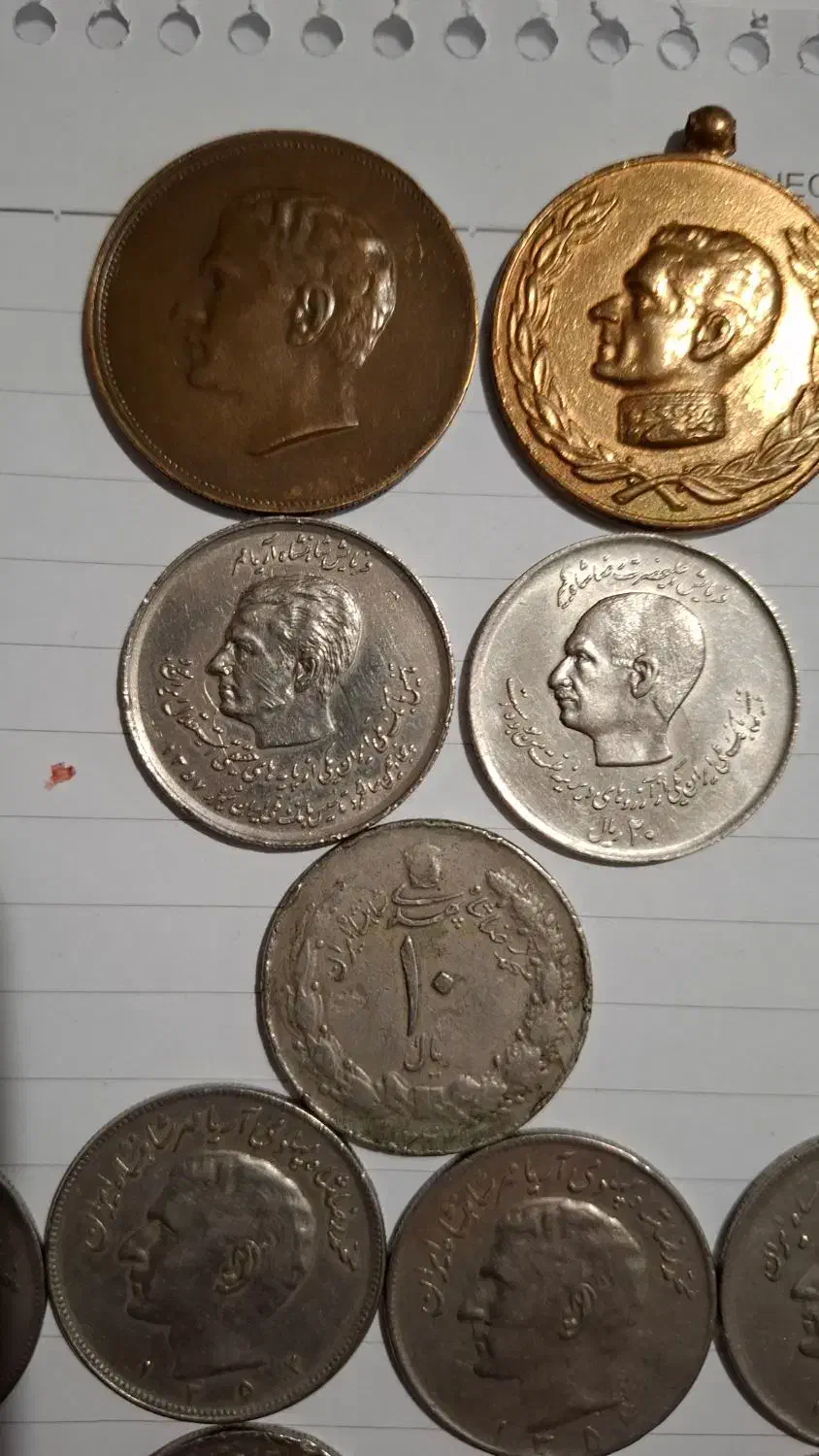 مجموعه دو مدال و سکه های شاهنشاهی|کلکسیون سکه، تمبر، اسکناس|اصفهان, خانه اصفهان|دیوار