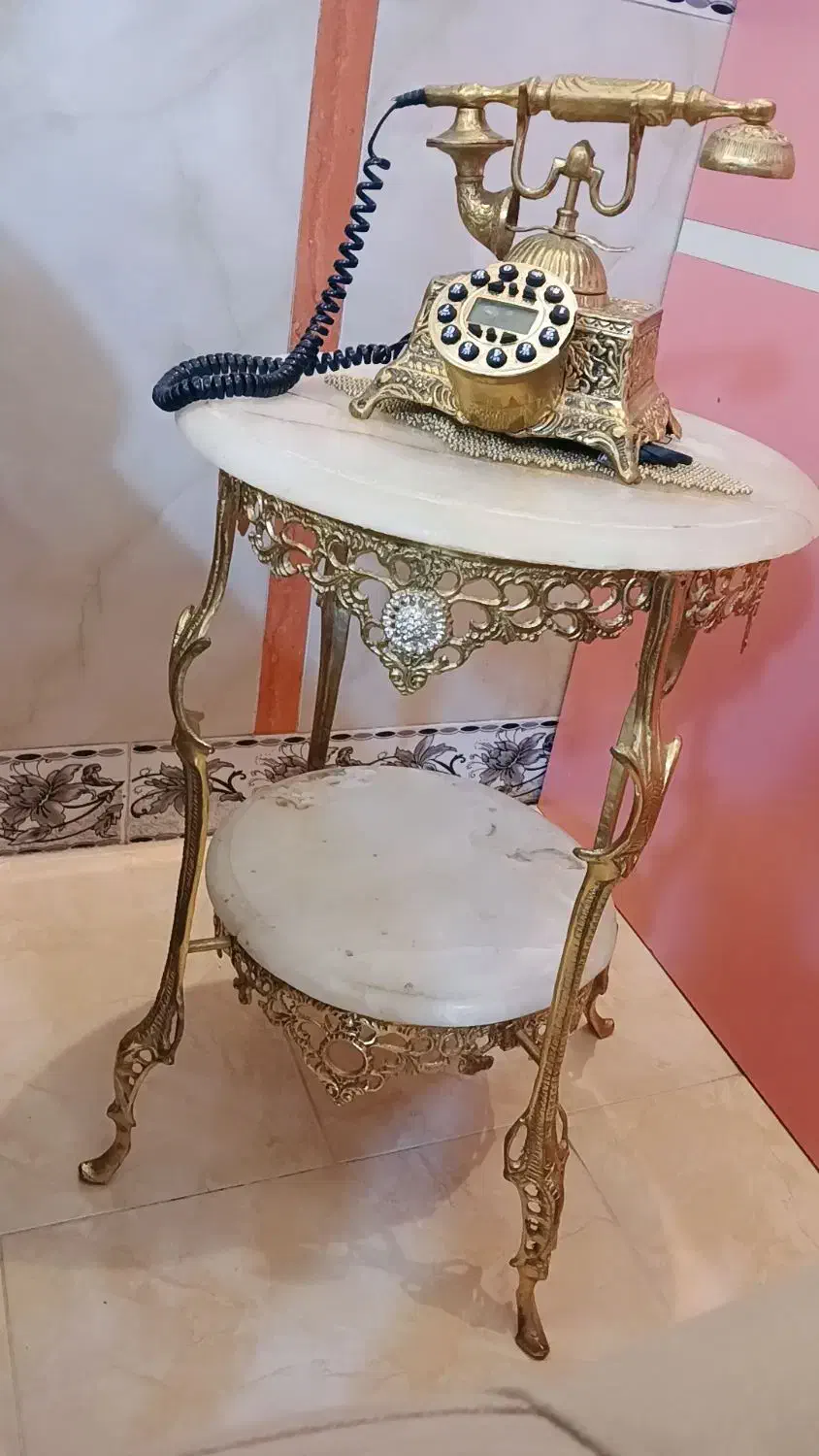 میز خاطره برنجی|میز تلفن|نسیم‌شهر, |دیوار