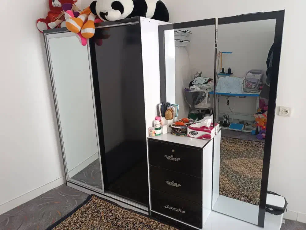 کمد لباس . میز آرایش و تخت خواب  دو نفر بدون تشک|تخت و سرویس خواب|بوکان, |دیوار