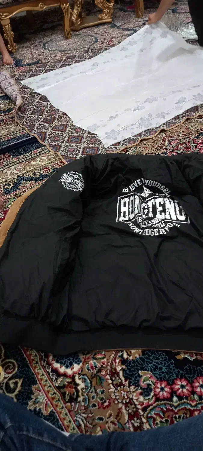 کاپشن خارجی|لباس|ری, علایین|دیوار